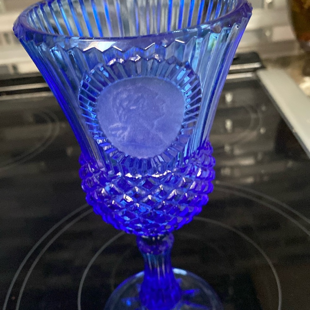 Avon Fostoria 8" Glass George Washington Cobalt Blue 1976